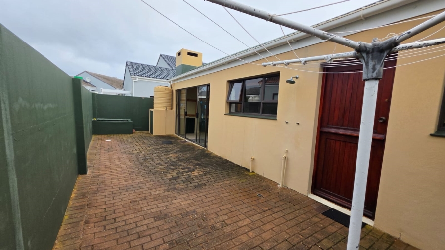 3 Bedroom Property for Sale in Stilbaai Wes Western Cape